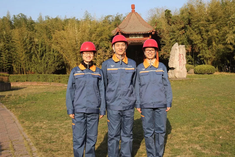 文化融合,重新整理设计的宝钢股份工作服(图1) 1.jpg