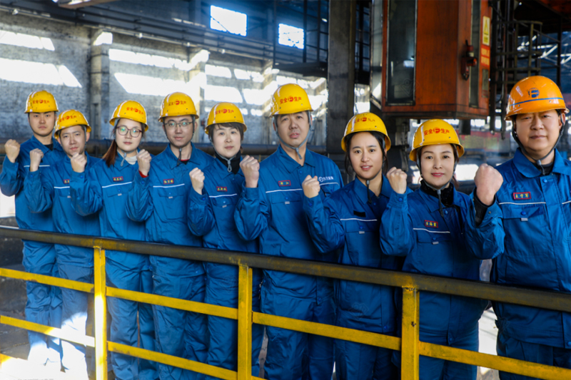 方大炭素为员工换新款夏装工作服(图2) 2.jpg