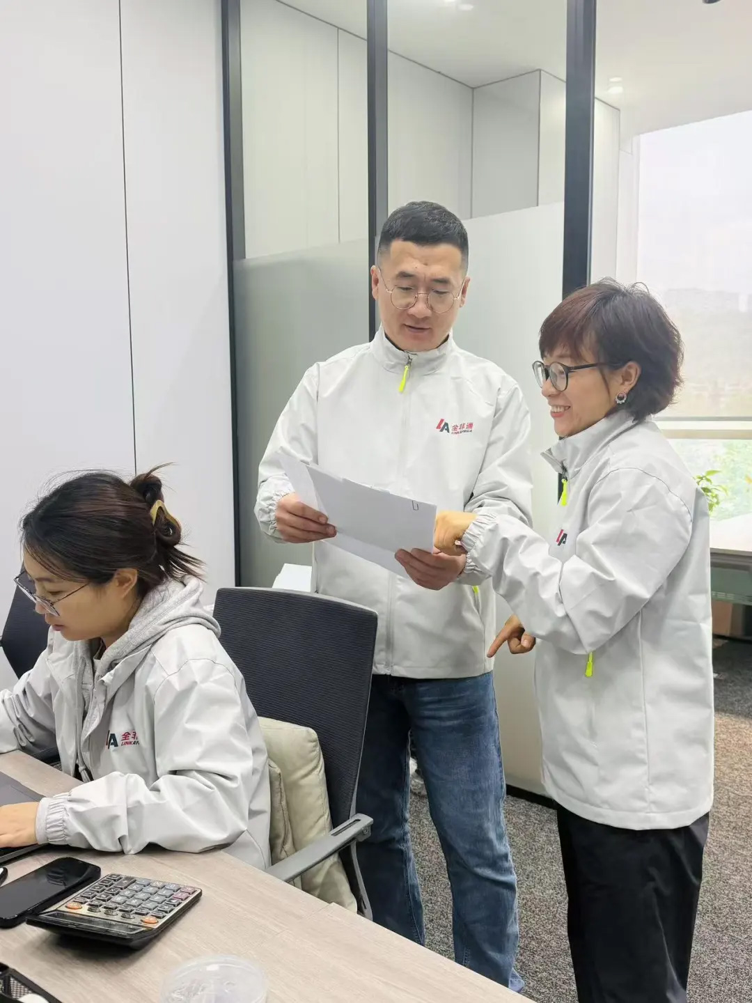 全非通公司焕新秋冬工作服“温暖铠甲”御寒更暖心!(图4) 4.jpg