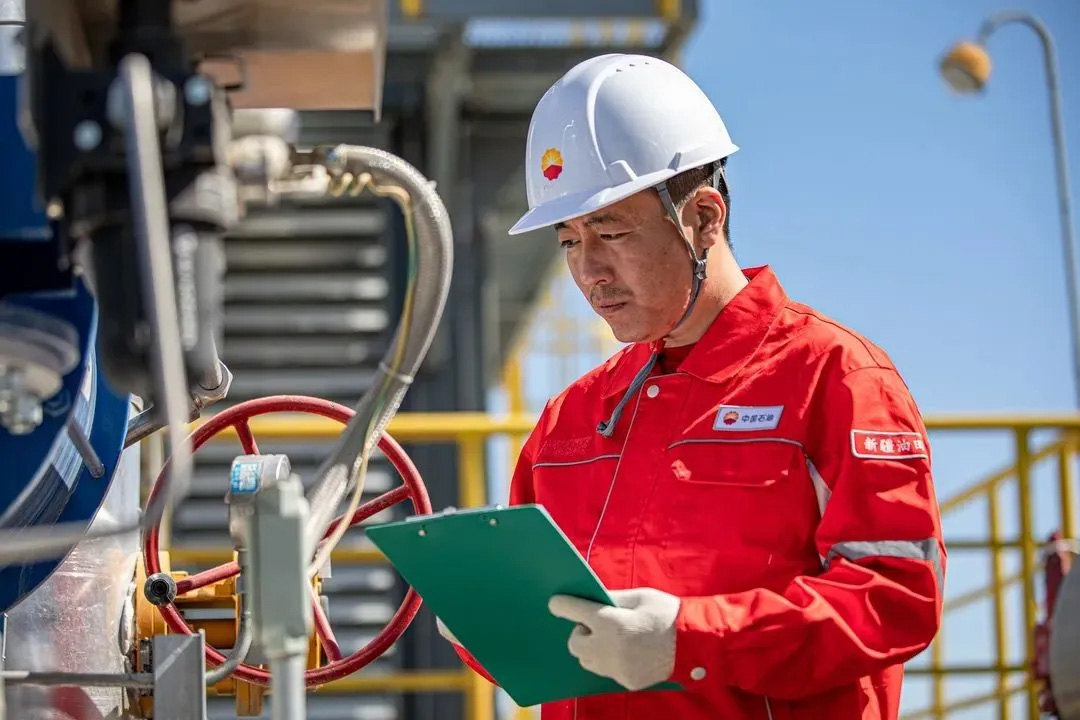 中国石油新疆油田公司换新工作服(图5) 5.jpg