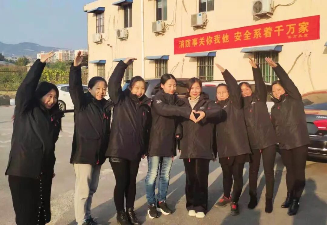 腾讯建工集团冬季工作服已到货,你被腾飞的新工装帅到了吗?(图25) 1 (25).jpeg