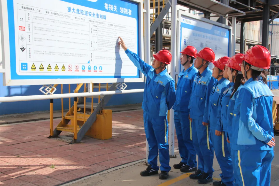 黑龙江昊华化工公司员工换新工作服,换新装 展新貌(图2) 2.jpg