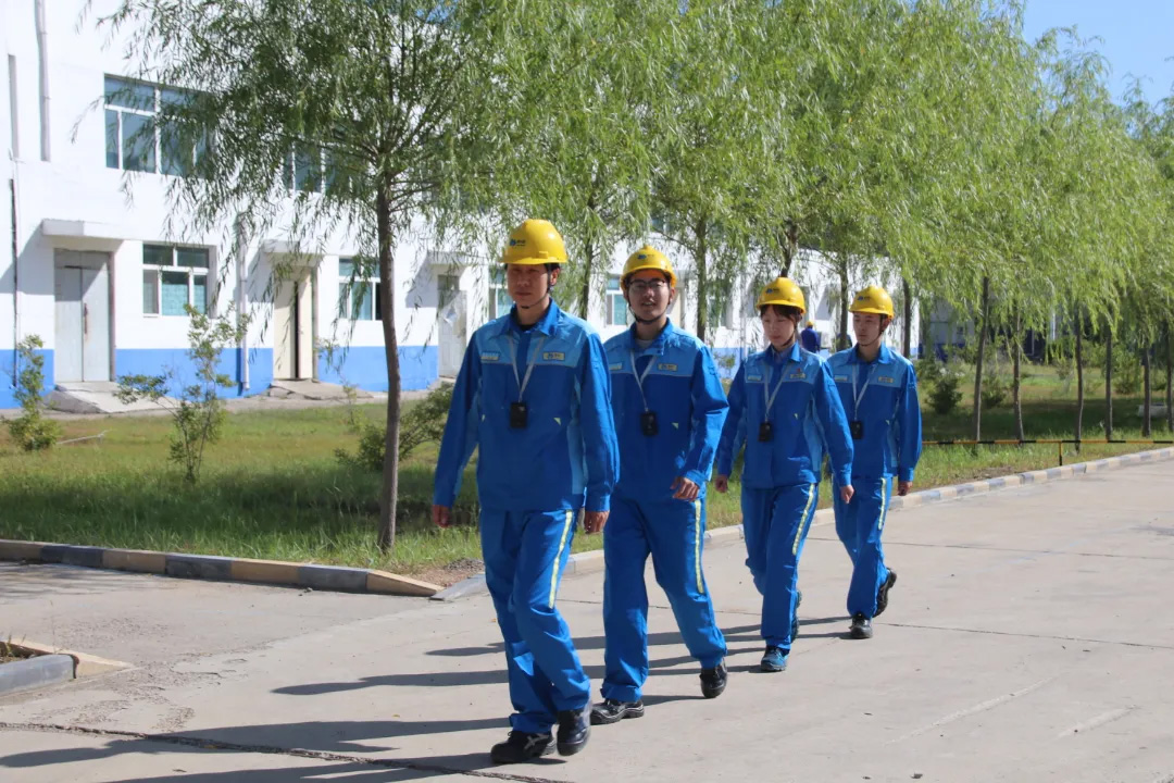 黑龙江昊华化工公司员工换新工作服,换新装 展新貌(图9) 9.jpg