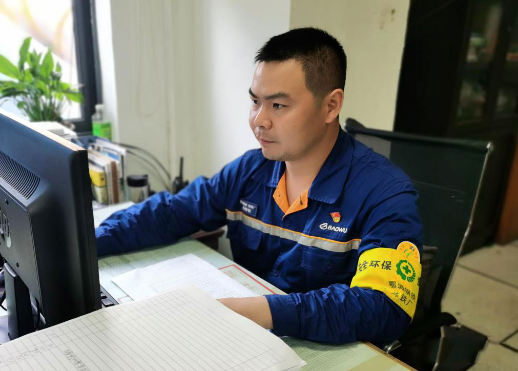 穿上新工装,工作更有劲!中南钢铁集体换装升级(图2) 2.jpg